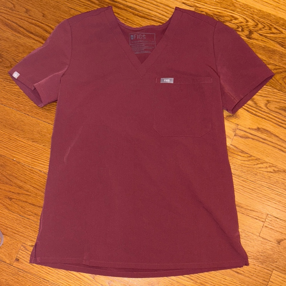 Figs Women’s Short Sleeve V-Neck Scrub Top